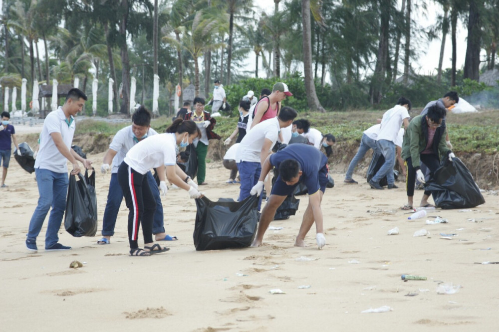 tap-doan-mik-group-beach-cleaning 4