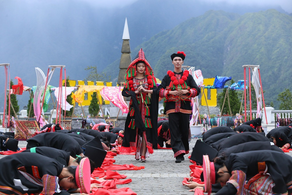 dam cuoi nguoi dao do 3