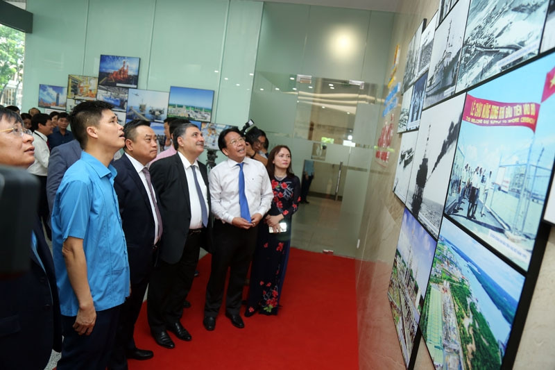 Trien lam anh_Tham quan 1 6