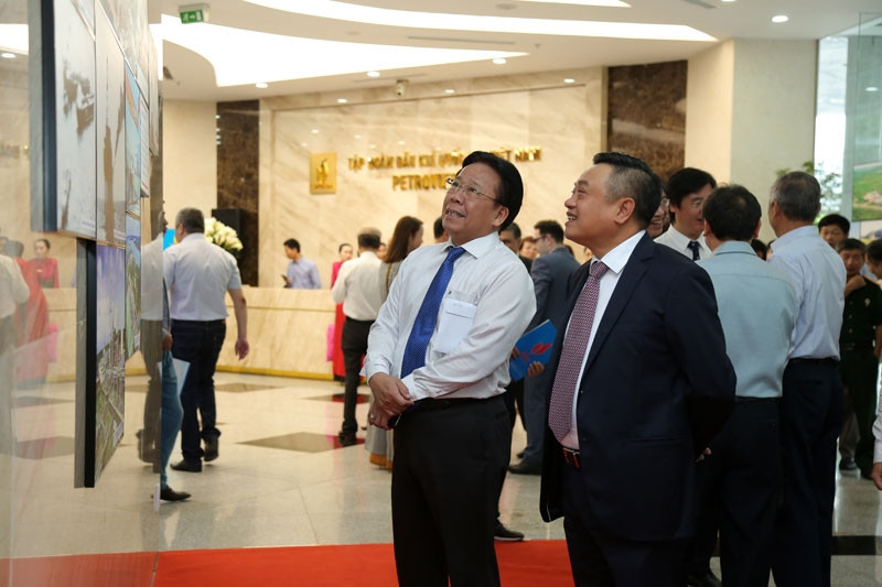 Trien lam anh_Tham quan 2 7