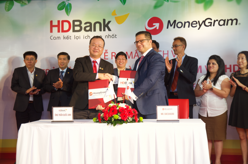 HDBank va MoneyGram ky ket hop tac chi tra kieu hoi tai nha hinh anh 1