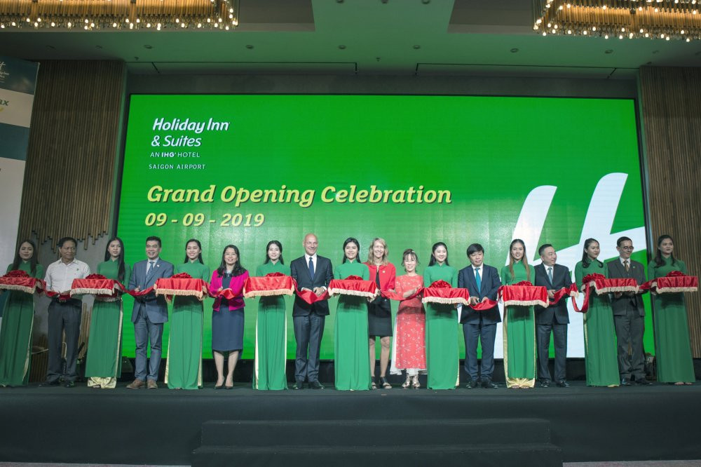 holiday inn opening2