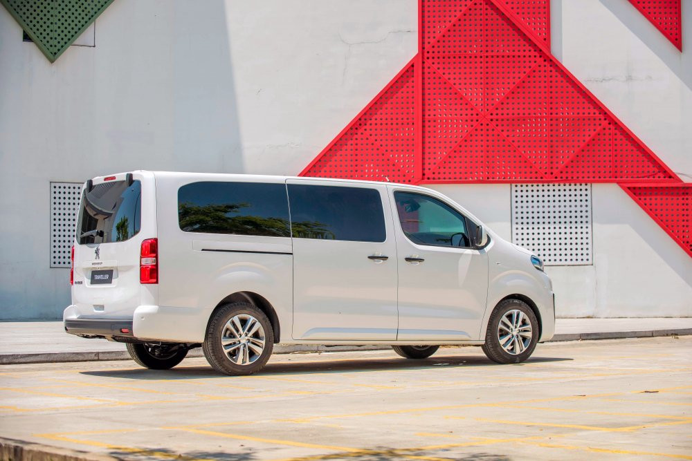 Peugeot Traveller ngoai that102 3