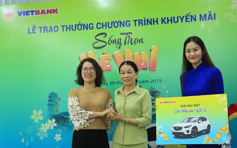 Vietbank trao thuong xe Mazda cho khach hang gui tiet kiem hinh anh 1