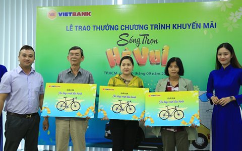 Vietbank trao thuong xe Mazda cho khach hang gui tiet kiem hinh anh 3