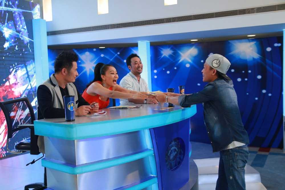 Thi sinh Pham Viet Thang nhan ve vang tu BGK