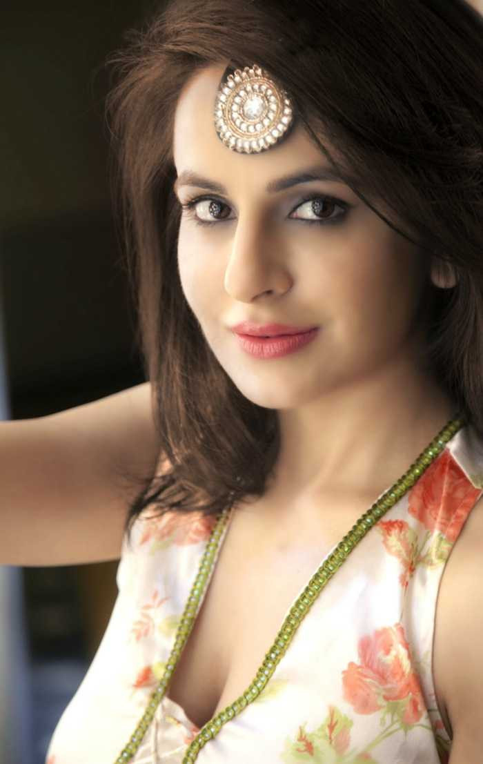 Roop-Durgapal-wallpapers-768x1214