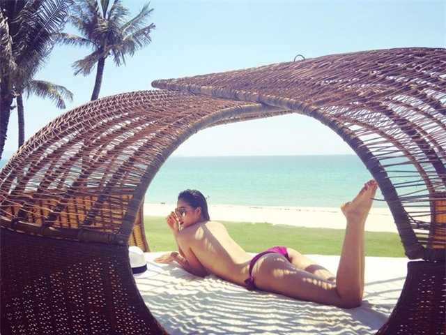 khong-so-bi-tuyt-coi-sao-viet-dua-nhau-ban-nude-khoe-than_1