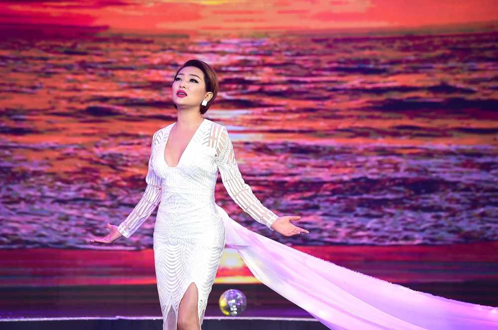 NHU-Y---MUA-TREN-BIEN-VANG-(1)