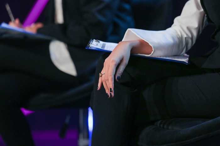 Can canh chiec nhan 4 ti 