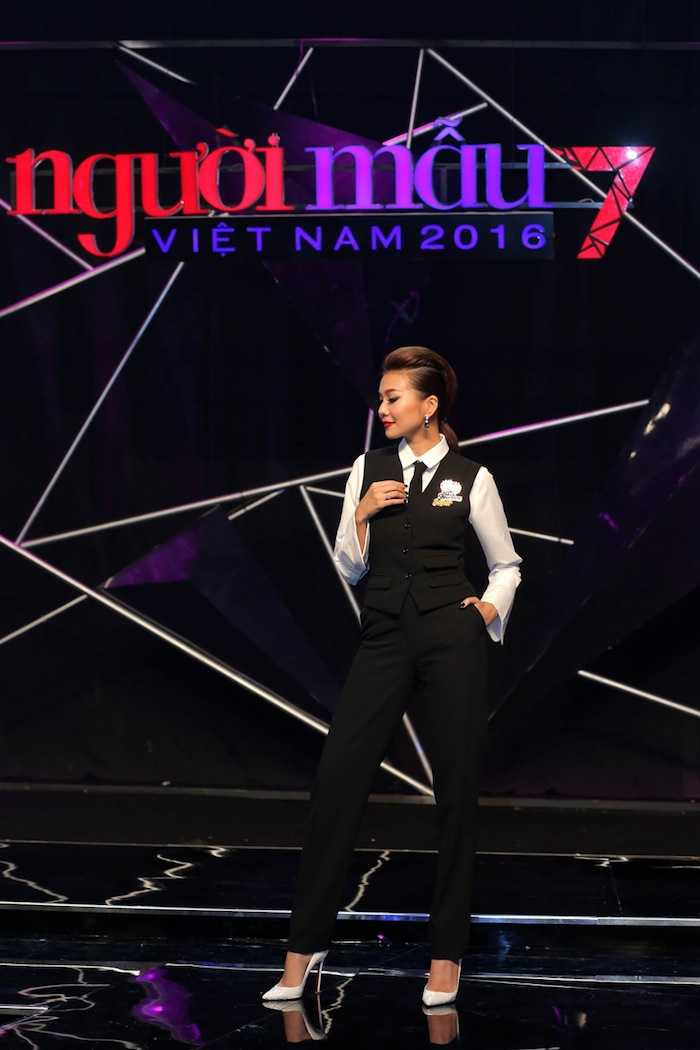 Sieu mau Thanh Hang nam t