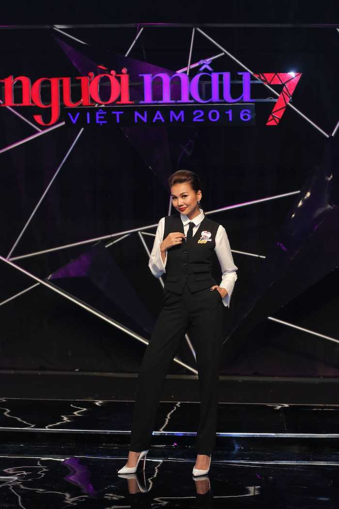 Sieu mau Thanh Hang nam t