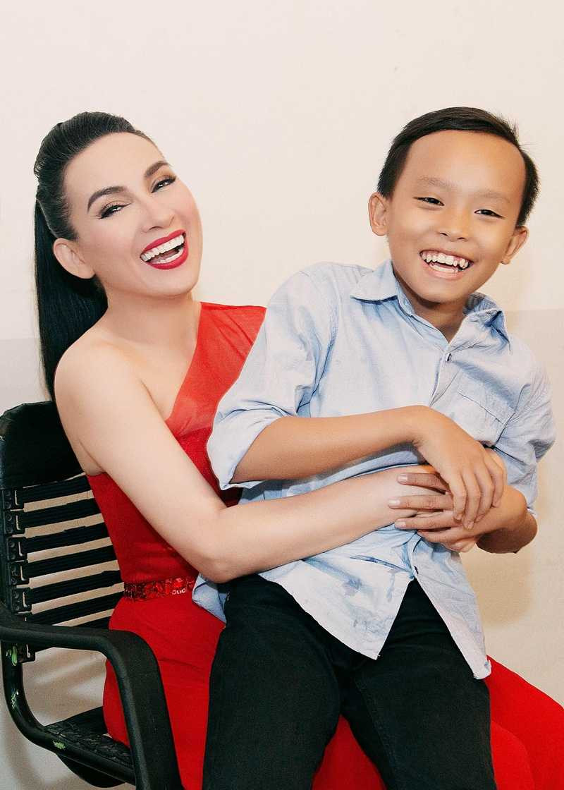 hovancuongtoiphimtruongtrangdiemduanghichcungmephinhung