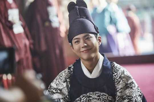 moonlight-drawn-by-clouds-park-bo-gum-hanbok-11