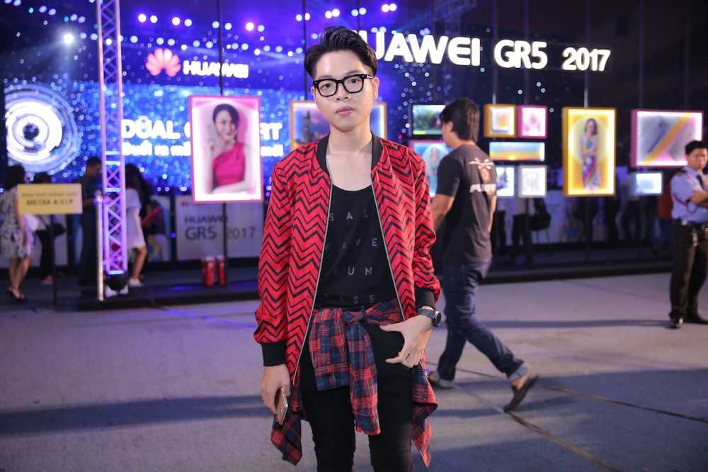 Duc Phuc tham du kien su voi vai tro khach moi (2)