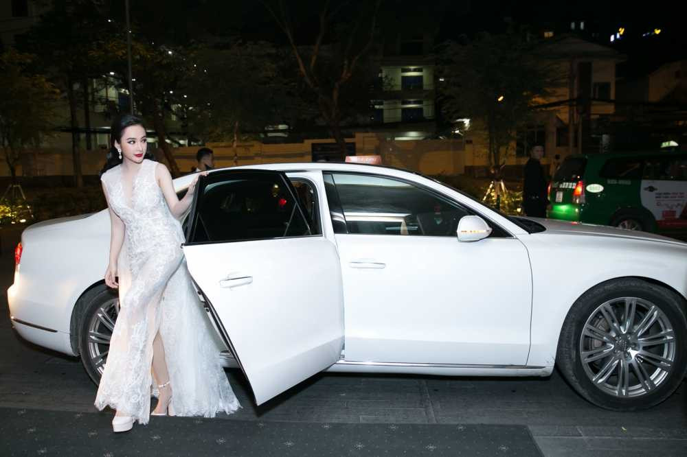 Angela Phuong Trinh di si