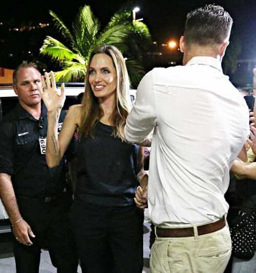 Angelina Jolie giờ đây chỉ còn 34 kg dù cao gần 1m70? - Ảnh 9.