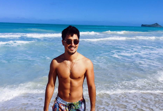 Hoa hau Hoan vu 2016 khoe anh au yem ben ban trai moi hinh anh 5