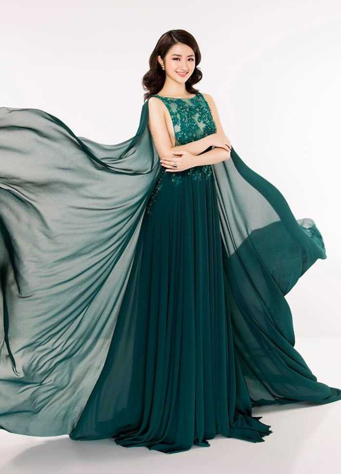 thu ngan hoa hau ban sac