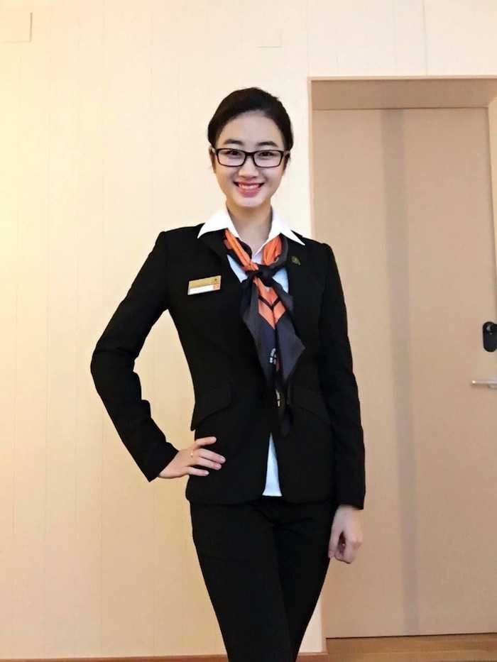 thu ngan hoa hau ban sac