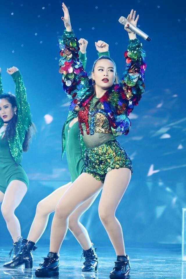 hoang-thuy-linh-gay-soc-voi-loai-quan-2cm-khong-the-ngan-hon-hinh-3