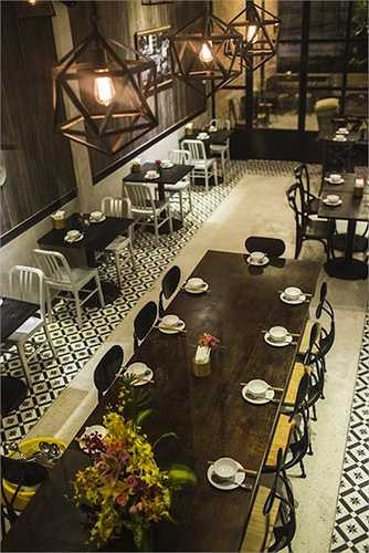 Người đẹp còn sở hữu thêm một nhà hàng sang trọng ở trung tâm quận 1, TP.HCM.