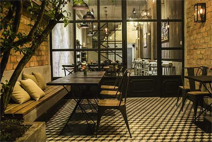 Những nhà hàng của Mai Phương Thúy làm ăn rất thuận lợi.