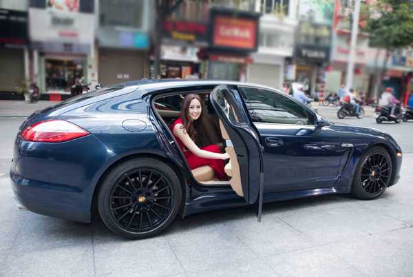 mai-phuong-thuy-ngoi-xe-s