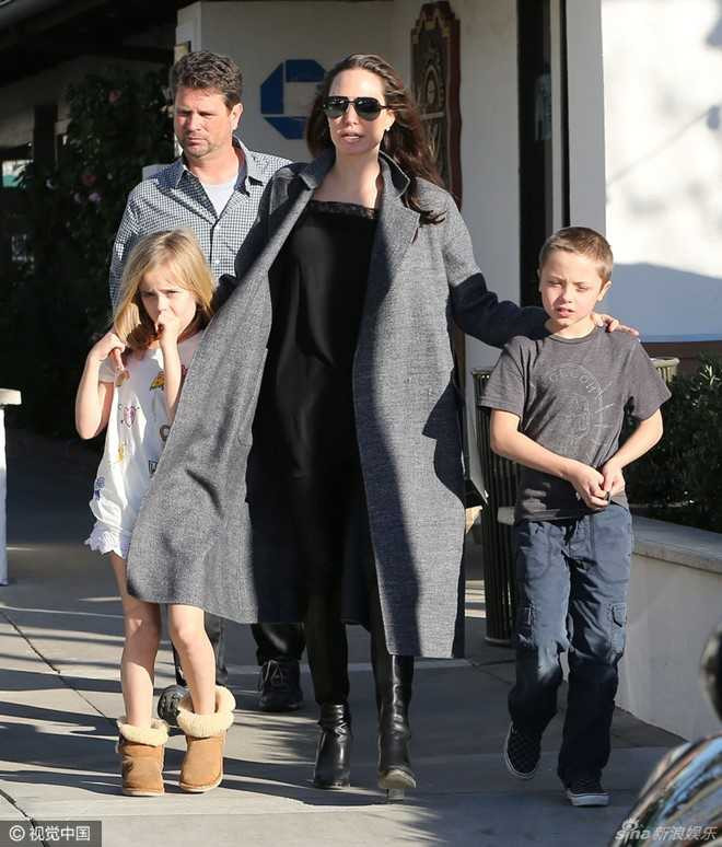 Angelina xuat hien tre dep giua tin don suc khoe suy kiet hinh anh 2