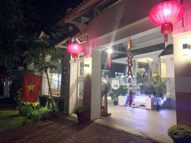 Cận cảnh đêm giao thừa trong căn biệt thự triệu đô của Công Vinh - Thủy Tiên - Ảnh 1.