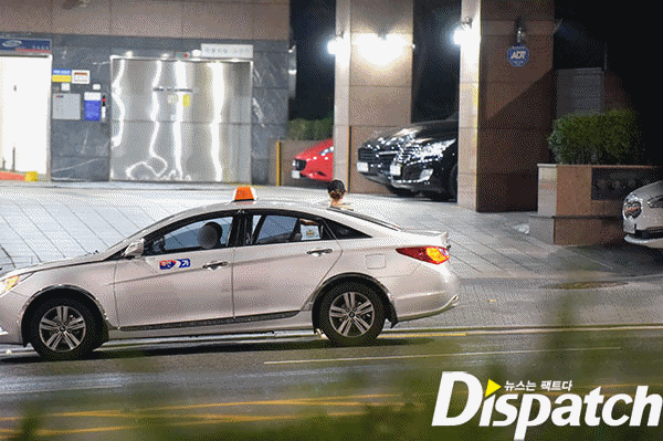 Năm 2016 và những bức ảnh ấn tượng - gây sốc nhất của showbiz thế giới! - Ảnh 17.