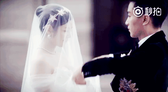 Năm 2016 và những bức ảnh ấn tượng - gây sốc nhất của showbiz thế giới! - Ảnh 6.