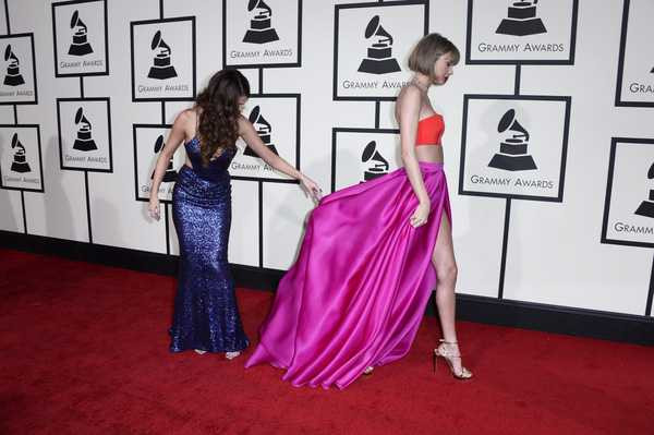 Năm 2016 và những bức ảnh ấn tượng - gây sốc nhất của showbiz thế giới! - Ảnh 1.