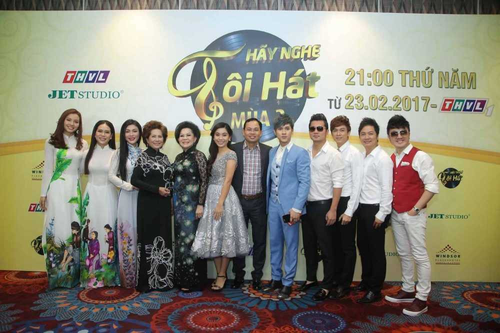 CAC THI SINH VA MC, GIAM KHAO.. (2)