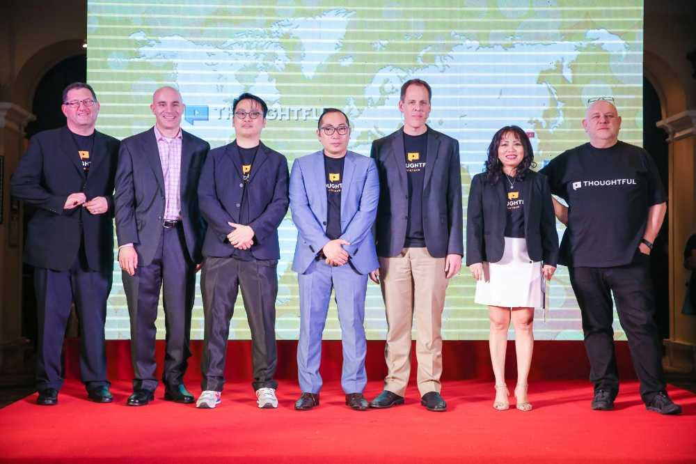 Dai dien Thoughtful Viet