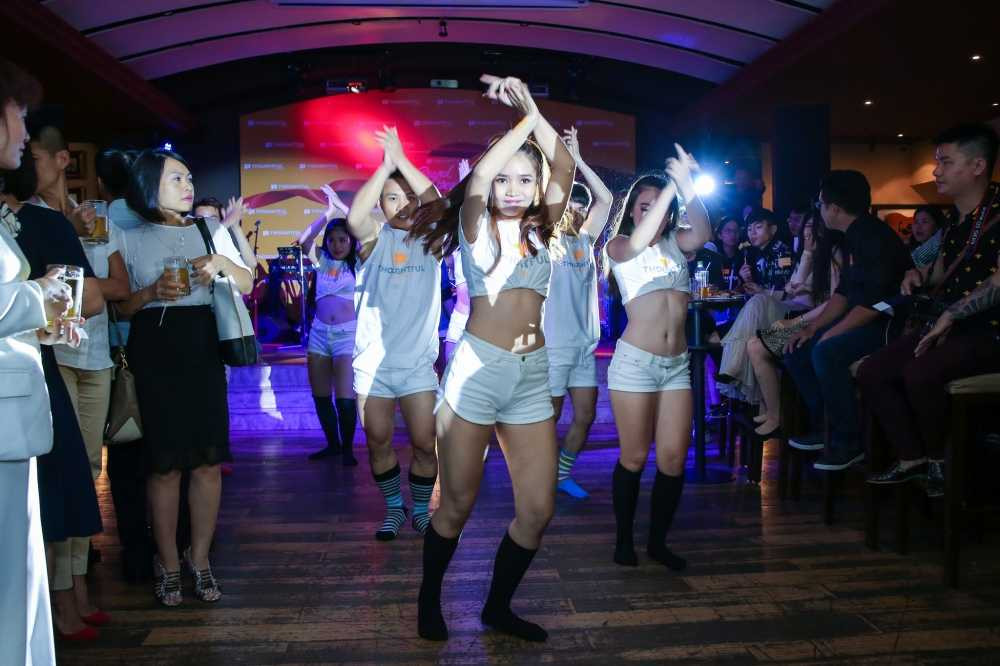 Nhom creator trinh dien t