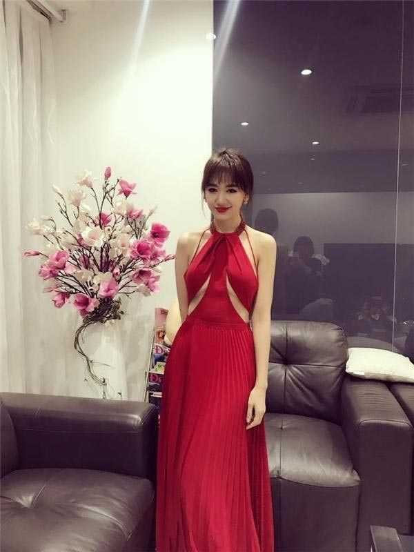 Mặc váy khoe chân ngực đẹp như Hari Won không hề khó! - 3