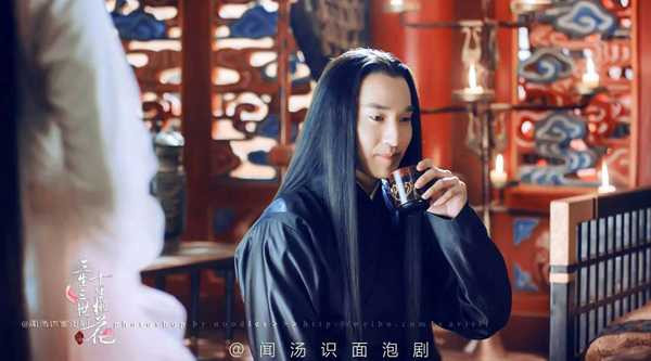 canh-goi-chan-nong-chay-cua-cap-sao-tam-sinh-tam-the-7