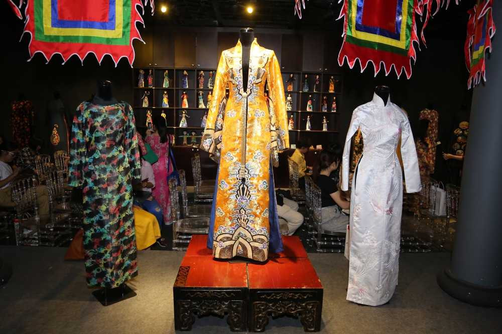 Khon gian trung bay tai B