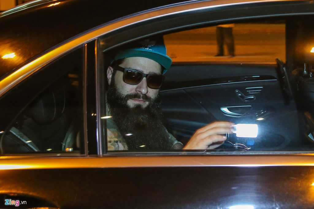 Dao dien 'Kong: Skull Island' lang le den Sai Gon luc nua dem hinh anh 10