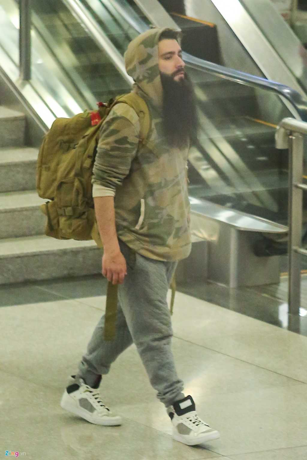 Dao dien 'Kong: Skull Island' lang le den Sai Gon luc nua dem hinh anh 2