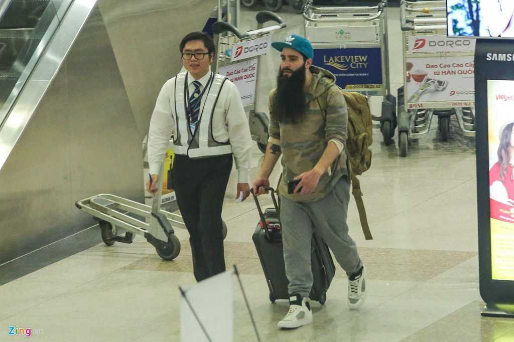 Dao dien 'Kong: Skull Island' lang le den Sai Gon luc nua dem hinh anh 5