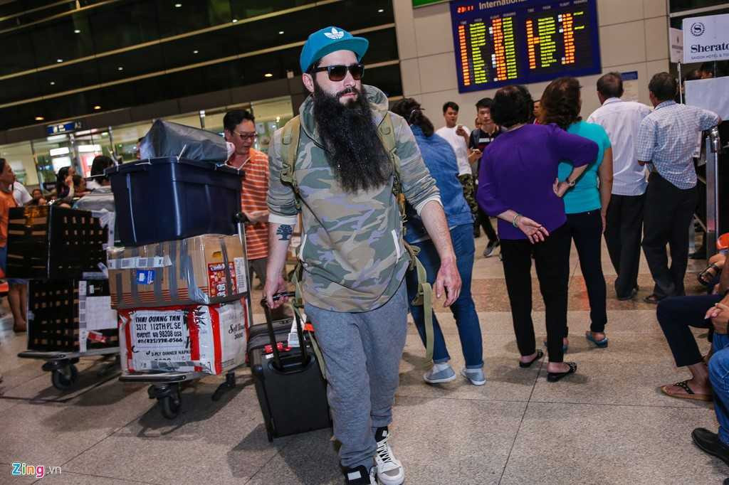 Dao dien 'Kong: Skull Island' lang le den Sai Gon luc nua dem hinh anh 6