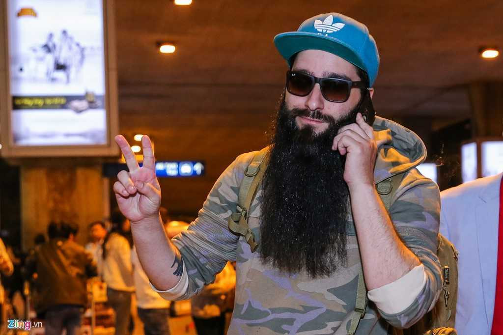 Dao dien 'Kong: Skull Island' lang le den Sai Gon luc nua dem hinh anh 7