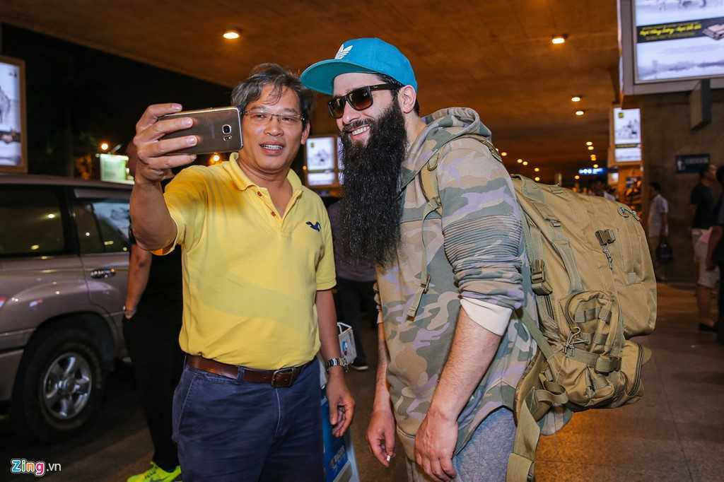 Dao dien 'Kong: Skull Island' lang le den Sai Gon luc nua dem hinh anh 8