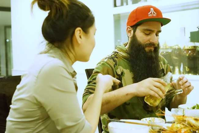 Dao dien 'Kong' an toi tai nha rieng cua Ho Ngoc Ha hinh anh 4