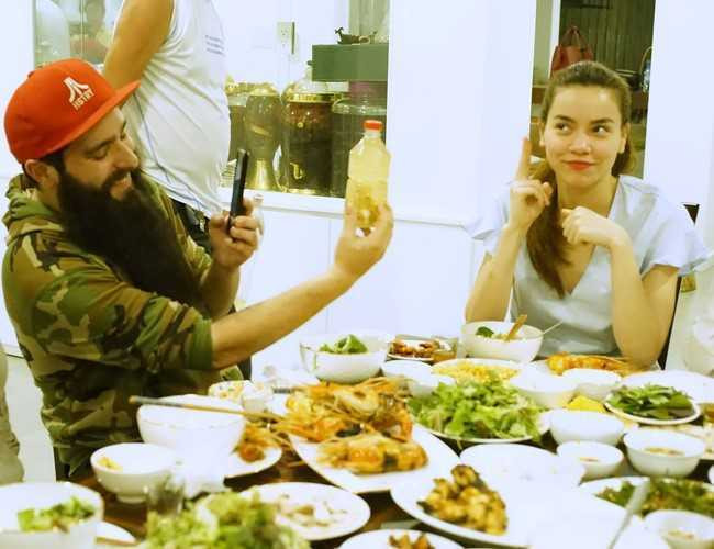 Dao dien 'Kong' an toi tai nha rieng cua Ho Ngoc Ha hinh anh 3