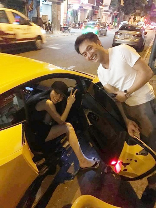 cuong-do-la-lai-sieu-xe-dua-ho-ngoc-ha-di-an-dem-gay-xon-xao