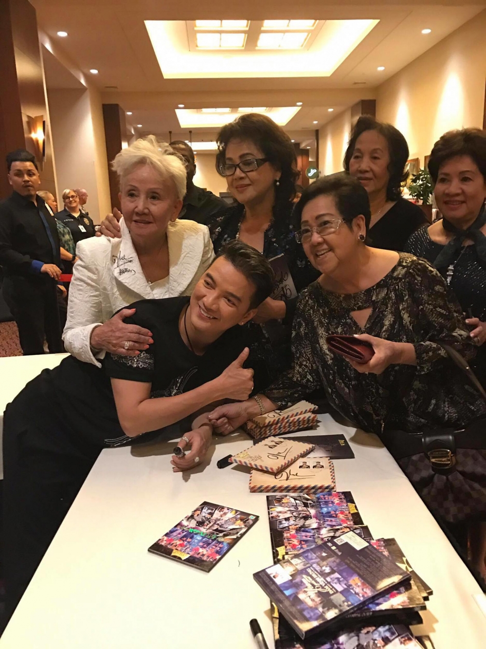 Dam Vinh Hung hai ngoai (4)