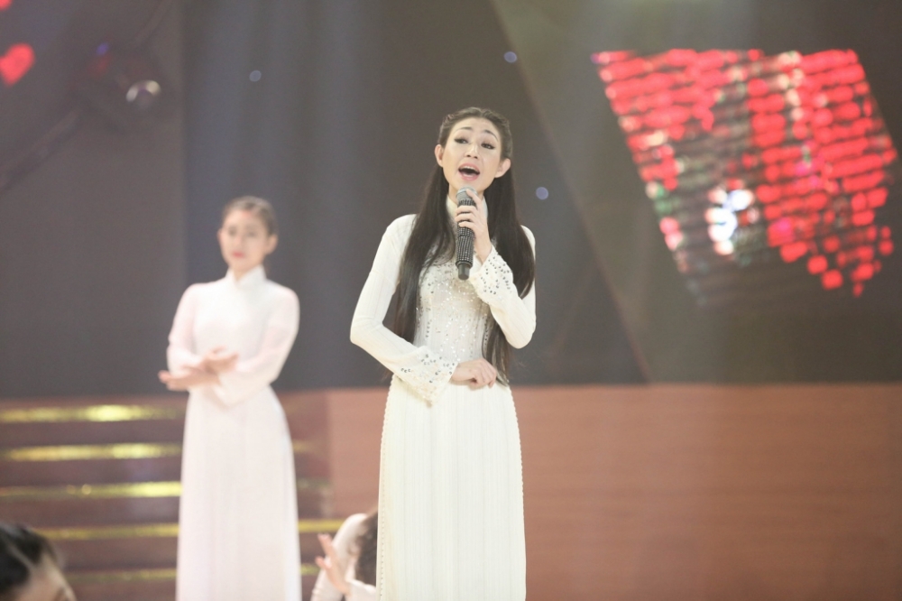 Ha My dem nhac Duyen Phan